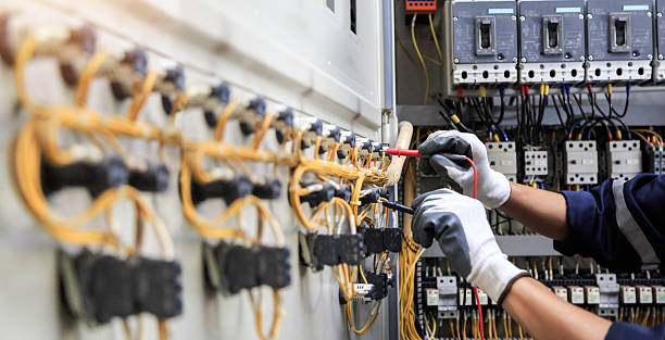 Professional Electrician technician working in Oakland, FL